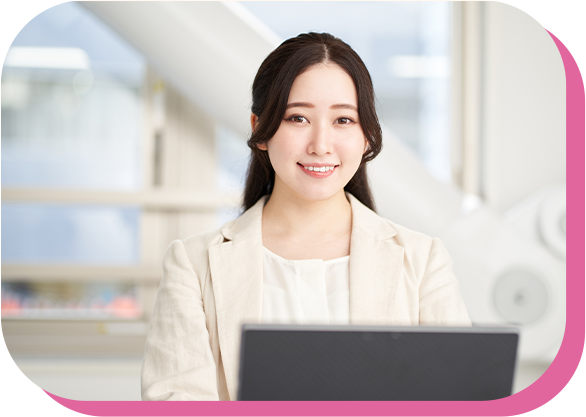 女の人が笑っている